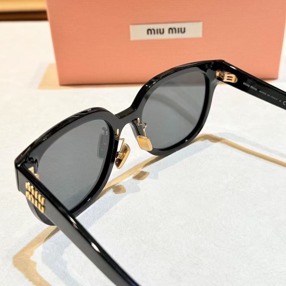 Miumiu sunglasses - Picture 6 of 8